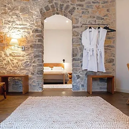 Couvent De La Salette & 3* Millau