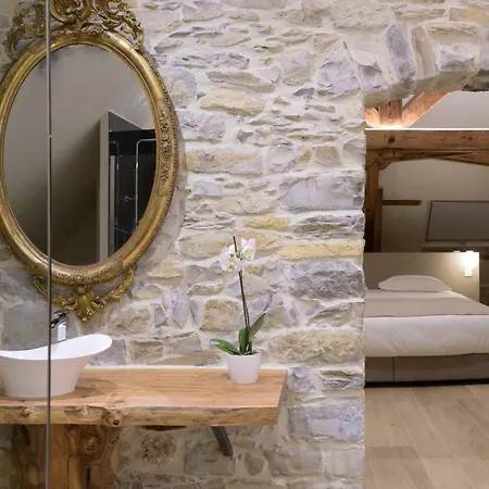 Couvent De La Salette & מלון