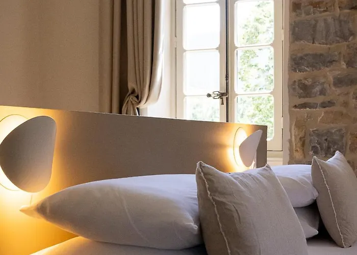 Couvent De La Salette & فندق مييو