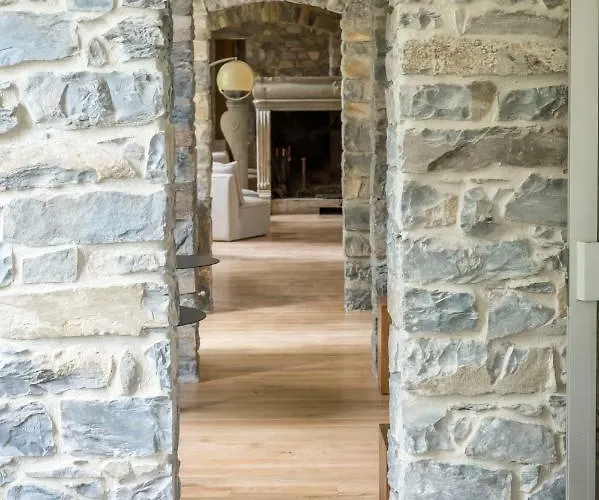 Couvent De La Salette & فندق مييو