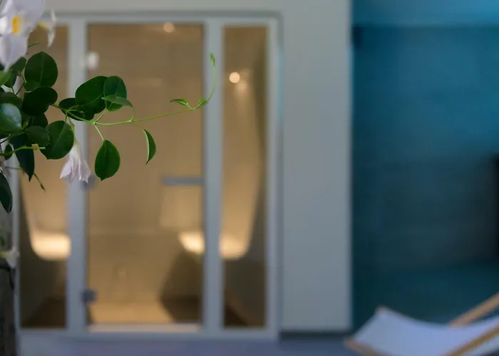 Couvent De La Salette & فندق مييو